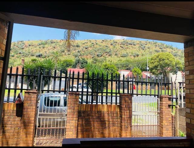 2 BEDROOM PROPERTY TO RENT IN BEZUIDENHOUT VALLEY